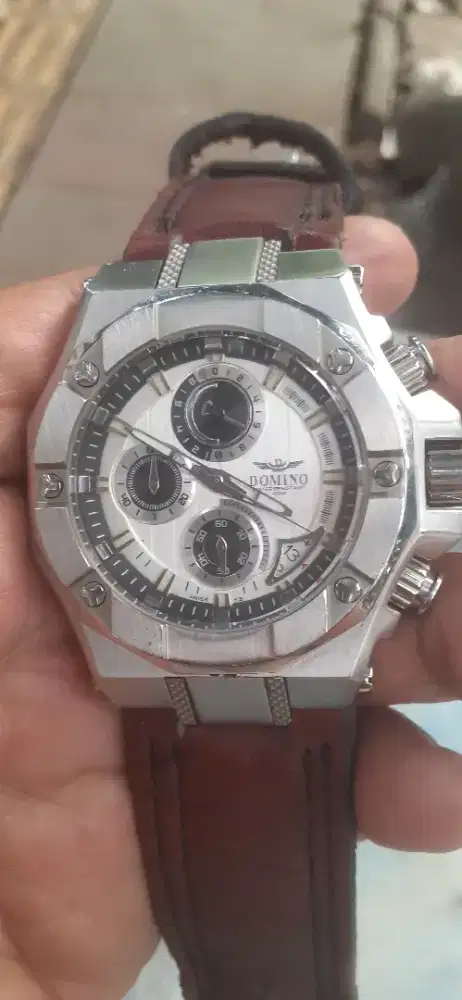 Jam tangan pria DOMINO