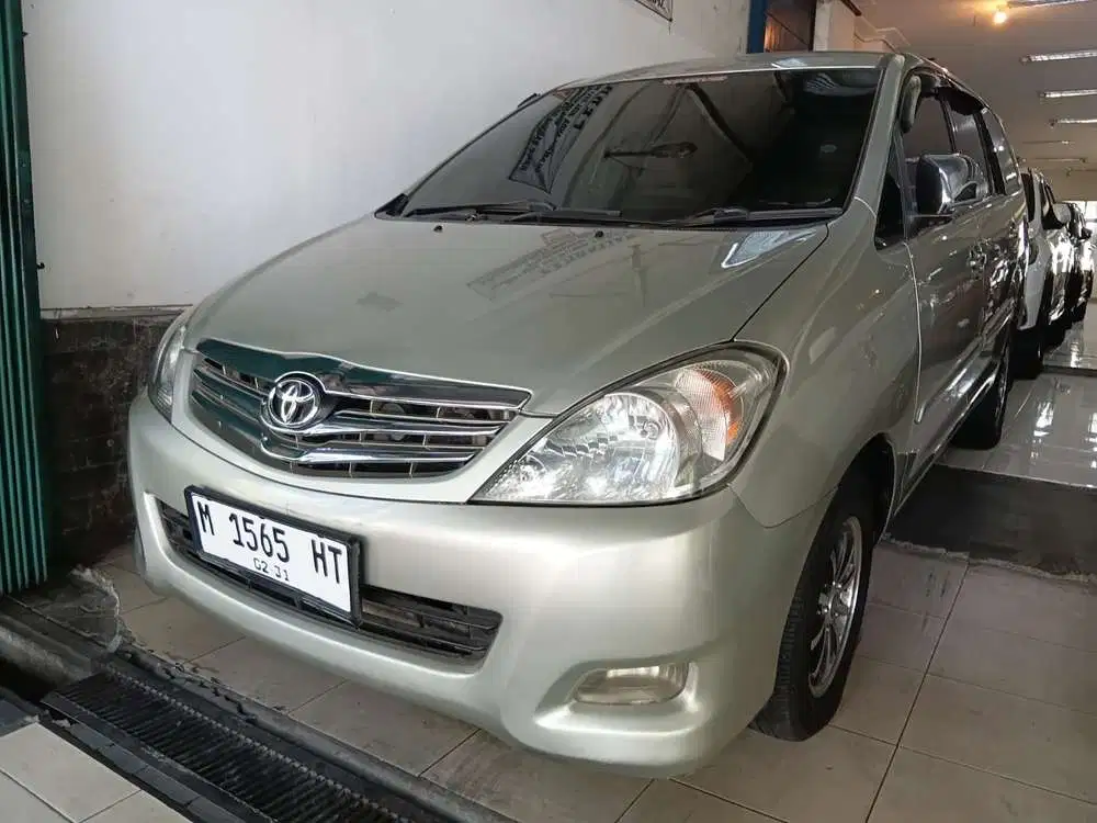 Toyota Kijang Innova 2010 Bensin