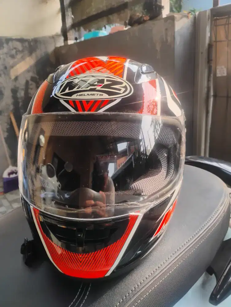 Helm full face merk MAZ