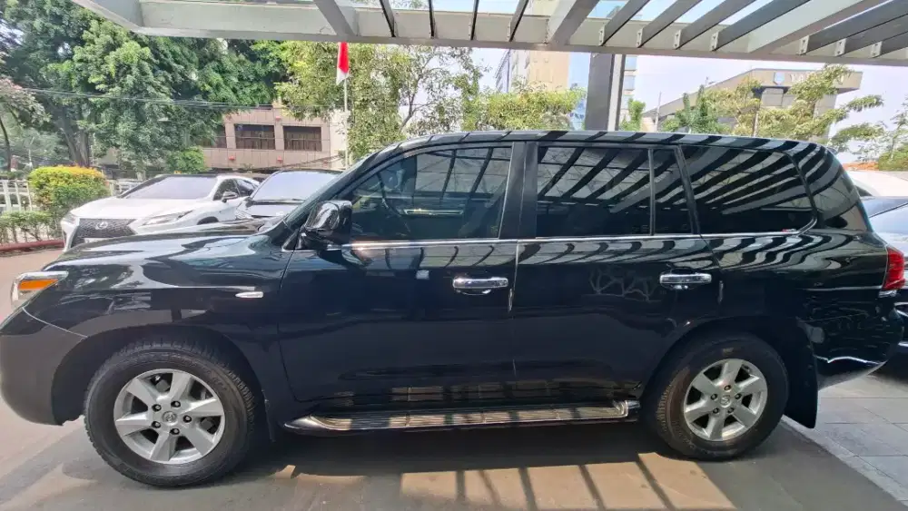 LX570 Luxury AT