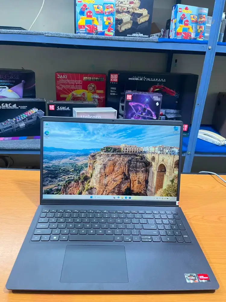 Dell 15 DC15255 AMD Ryzen 7 RAM 16GB SSD 512GB 15,6 FHD TOUCHSCREEN
