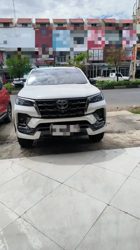 dijual cepat fortuner gr sport 2,8 tahun 2023