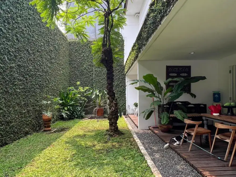Rumah Siap Huni Hadap Barat Unfurnish 2 Lantai di Kebayoran Baru