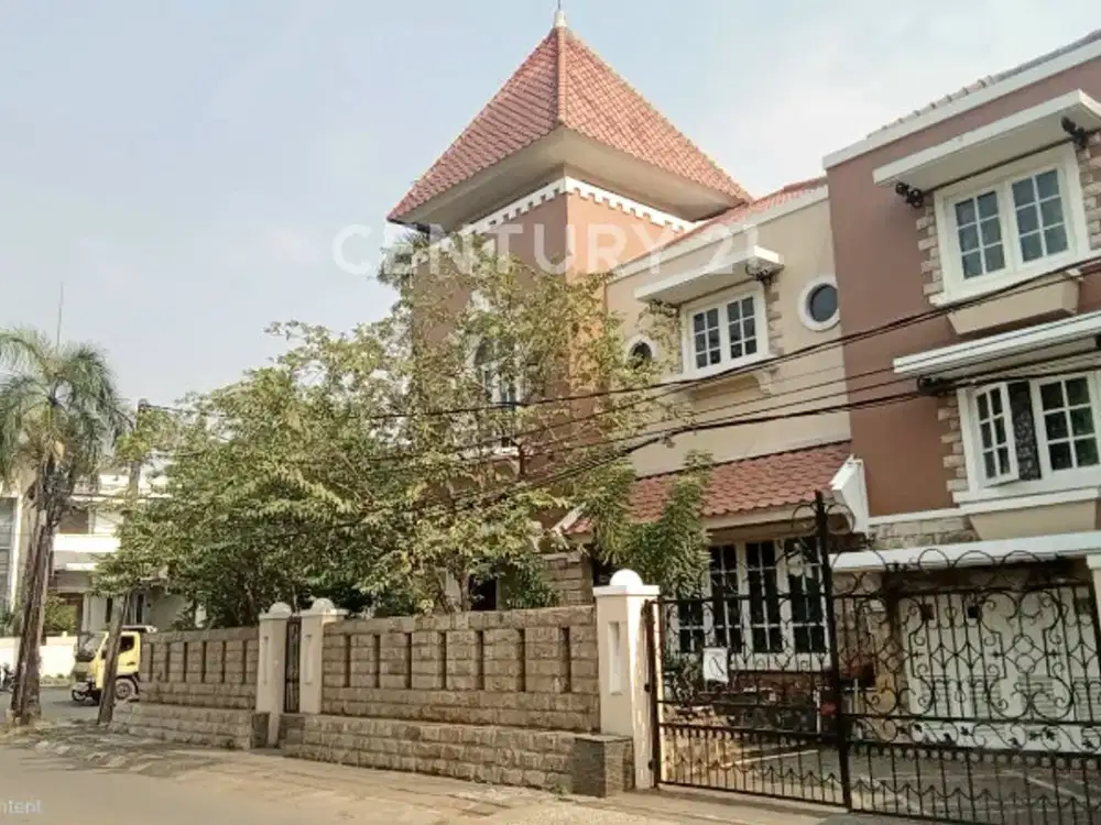Rumah Hook Bergaya Mediterania Klasik Di Citra Garden Kalideres