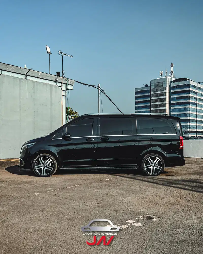 MERCEDES BENZ V250 AVANTGARDE 2023 / LOW ODO / MINT CONDITION