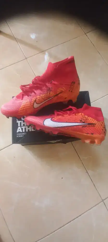 Sepatu bola nike mercurial air zoom