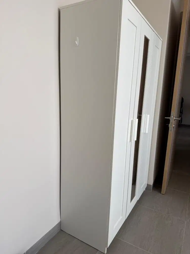 Lemari Putih IKEA BRIMNES