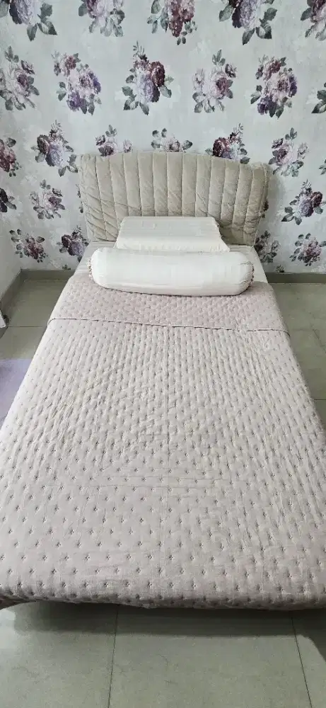 Tempat tidur ukuran 200 x 120