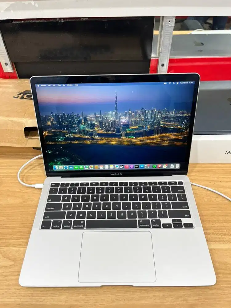 Macbook Air 2020 8/1TB i5 13inch Second