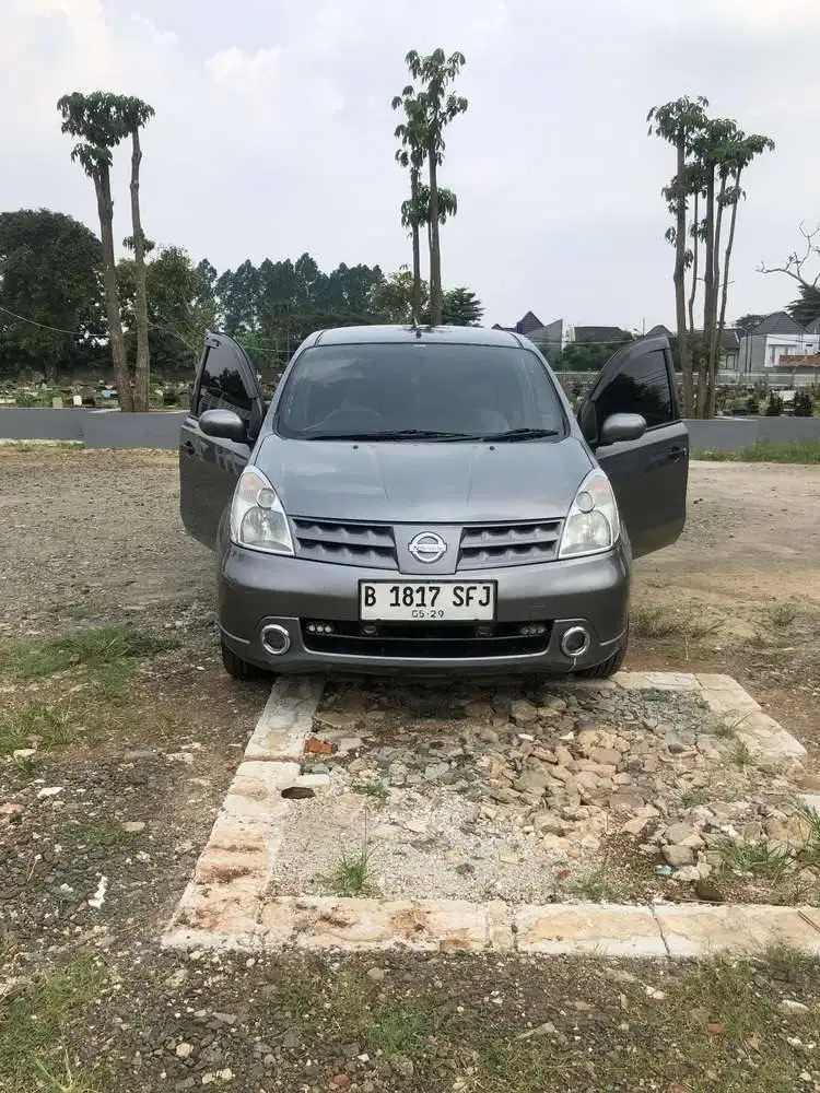 nissan grand livina (2009)