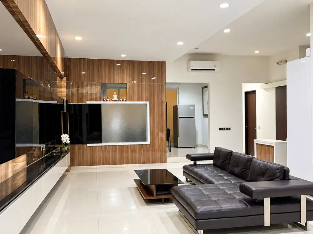 Jarang Ada! Rumah Mewah Green Papyrus Citra Garden 6 2LT 12x25 300m2 3KT SHM Semi Furnished Jakarta Barat