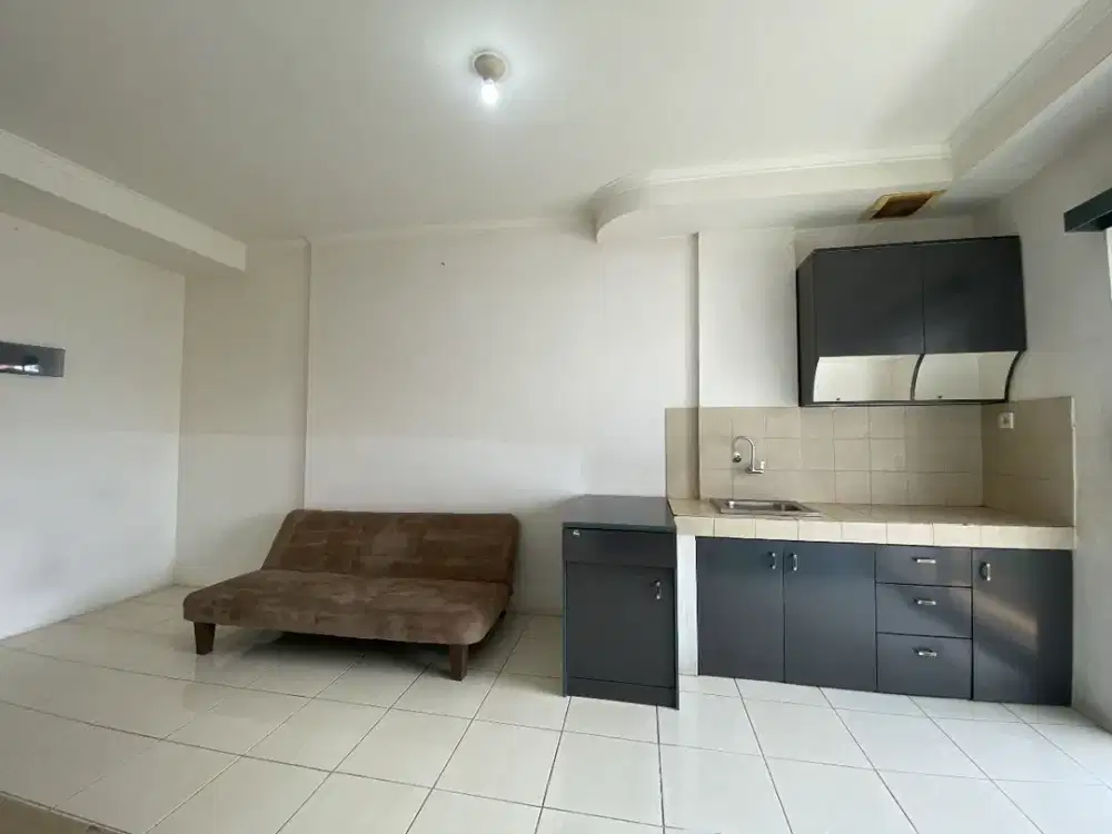 Sewa 2Br Semi Furnish di Apartemen Mediteraia Garden 2, Strategis dan Nyaman