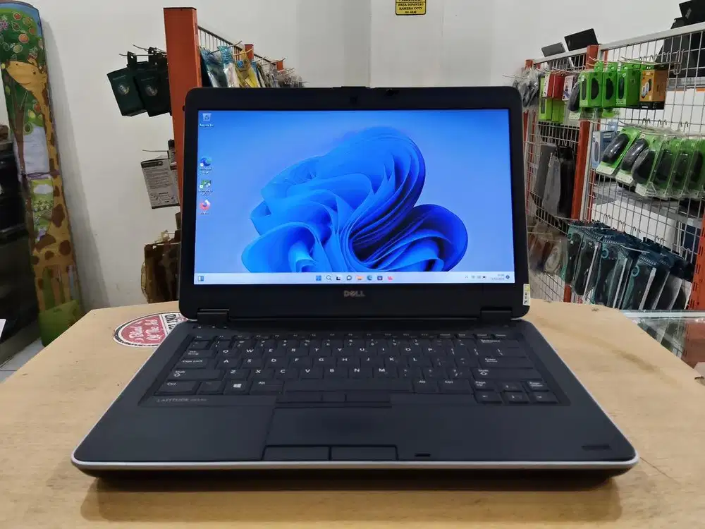 DELL Latitude E6440 Core i5 Ram 8GB SSD 128GB VGA Ati 2GB Mulus Murah