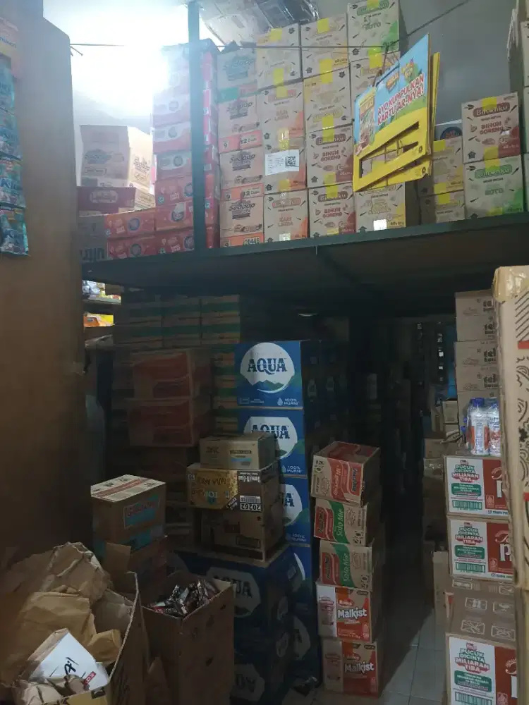 Dicari karyawati untuk toko retail