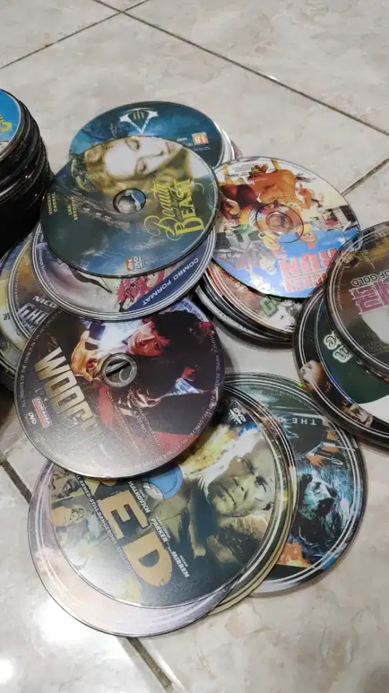 Kaset VCD, CD bekas 4 kg lebih untuk hiasan, ketrampilan anak dll