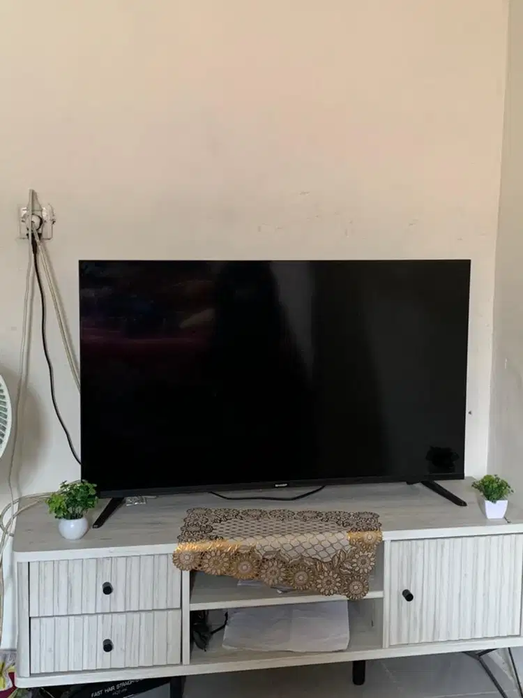 smart tv SHARP 43inch mulus no minus
