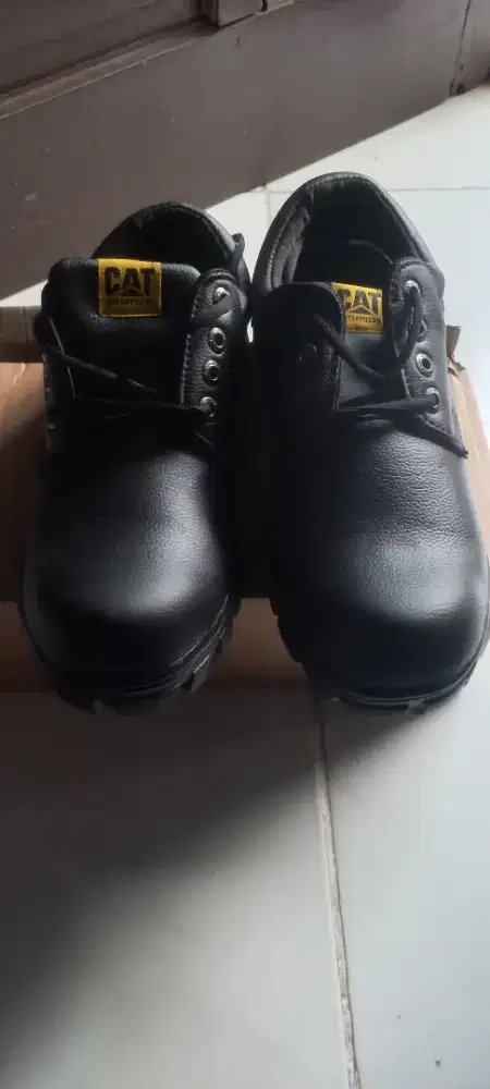 SEPATU SAFETY UJUNG BESI CAT CATERPILAR