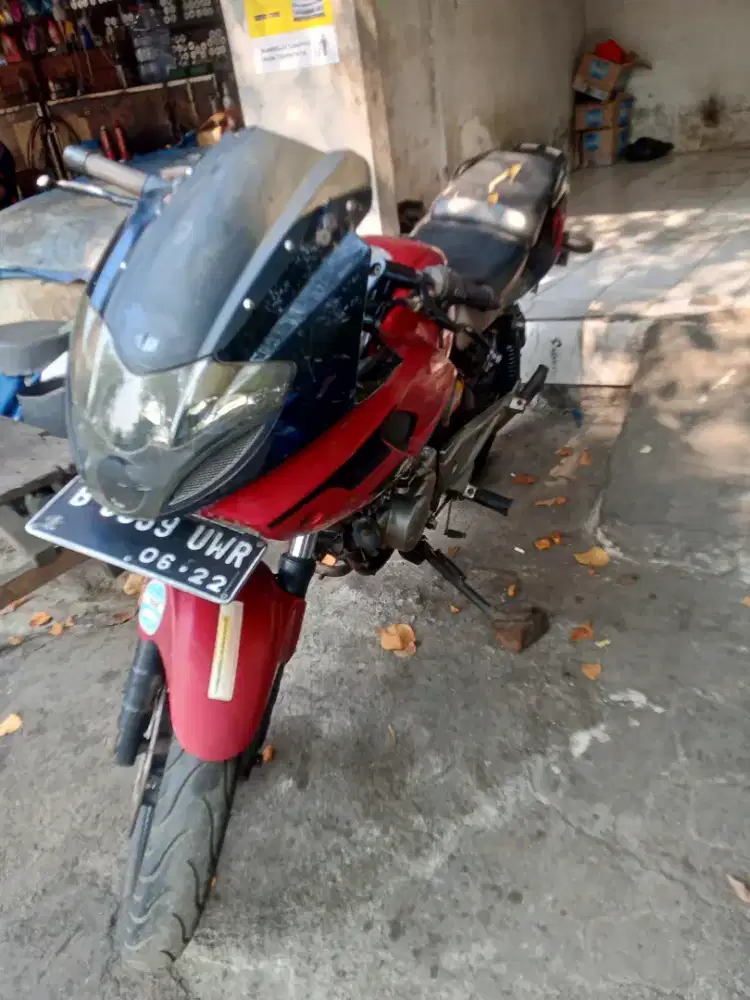 Bajaj Pulsar 220f
