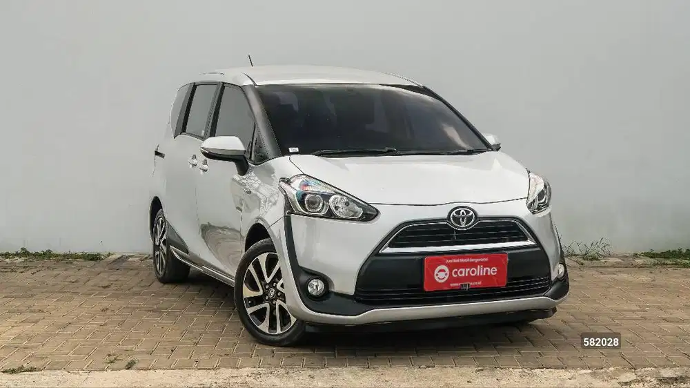 TOYOTA SIENTA V 1.5 AT 2016 SILVER