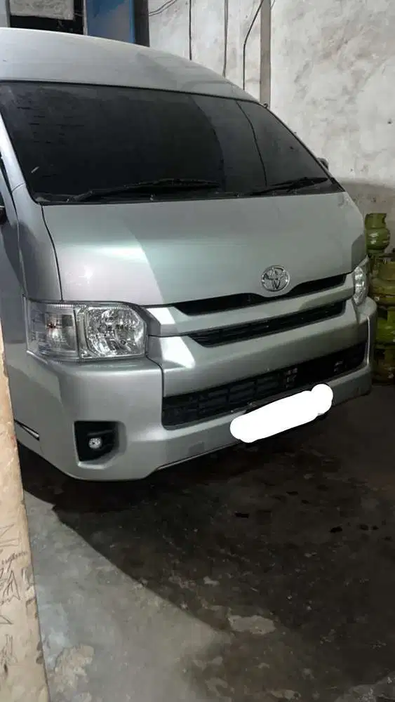Toyota Hiace Commuter 2024