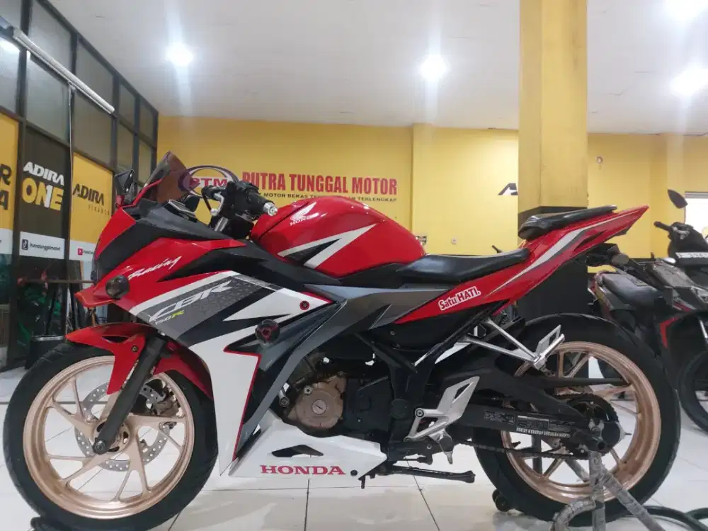 HONDA CBR BARANG MASIH MULUS KONDISI SIAP PAKAI