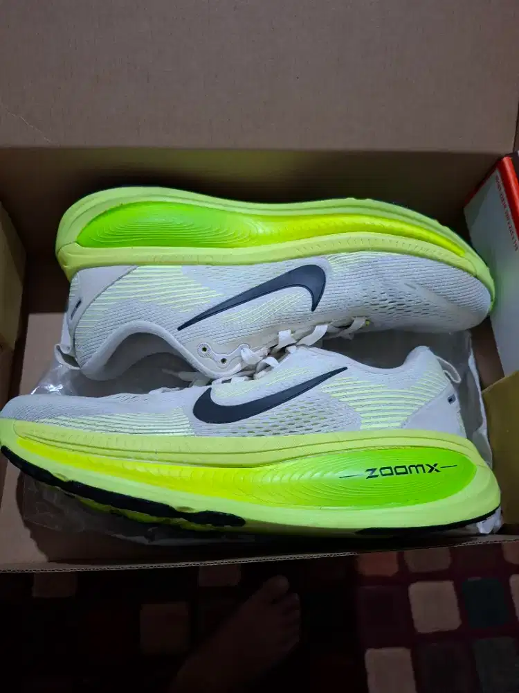Sepatu Nike Vomero 18