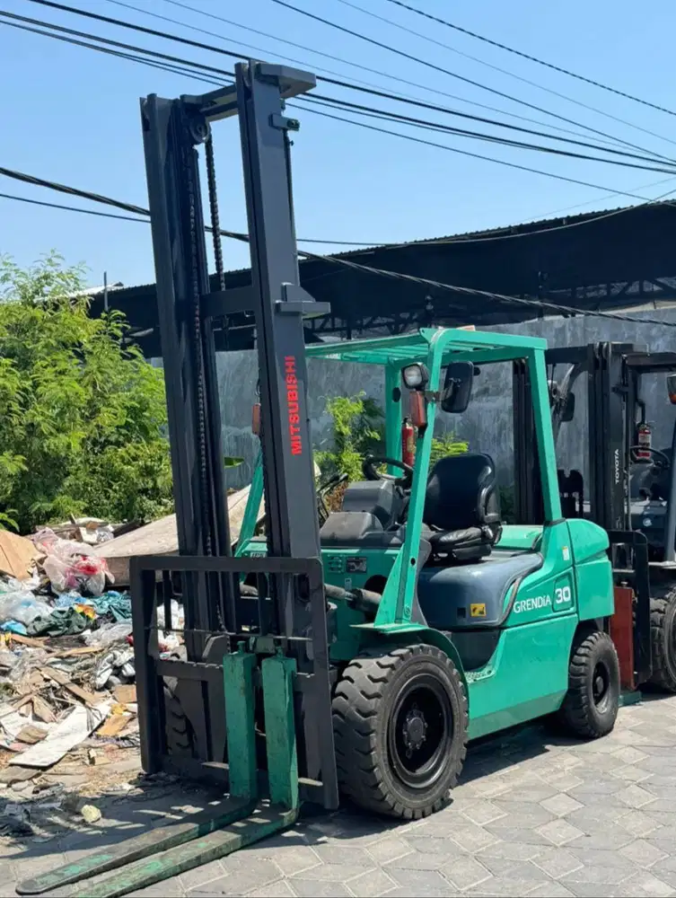 MITSUBISHI GRENDIA 3 TON MAST TINGGI SIAP KERJA