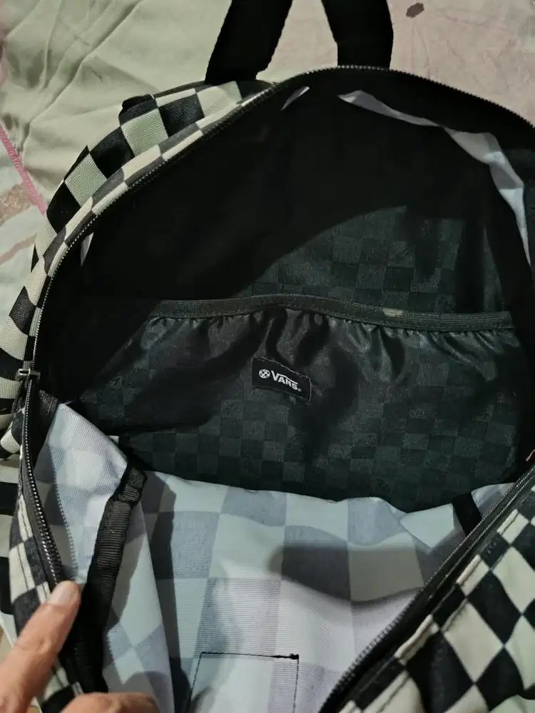 tas vans like new