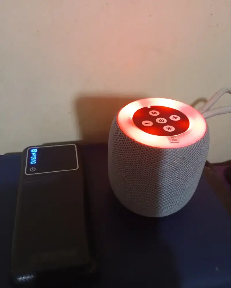 Jual aja dari pada nganggur gk di pakai, powerbank dan speaker aktif