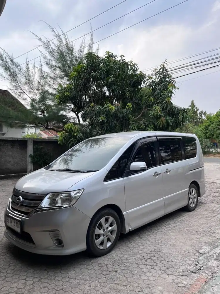 NISSAN SERENA 2.0 HIGHWAY STAR AT 2013 – SILVER