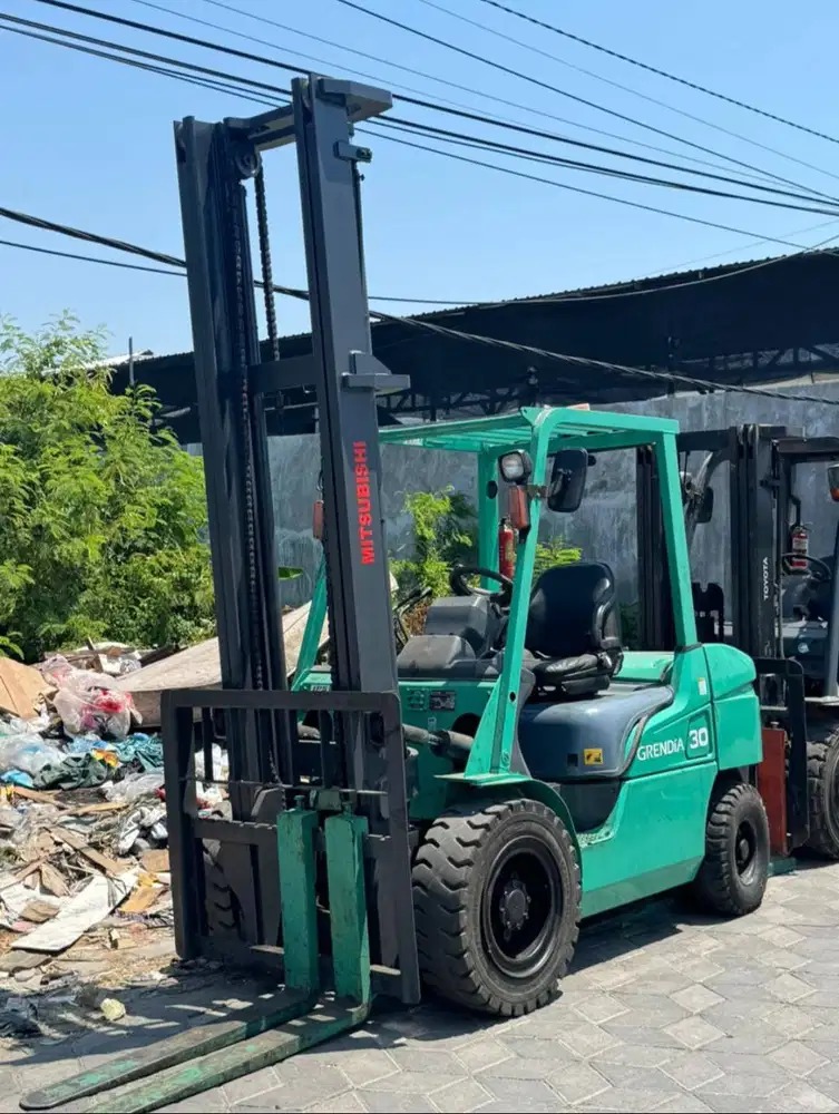 READY MITSUBISHI GRENDIA 3 TON MAST TINGGI LANGSUNG PEMILIK