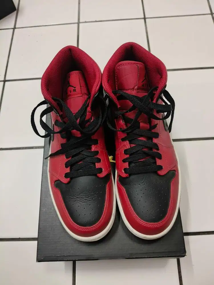 Nike Air Jordan 1 Mid Reverse Bred