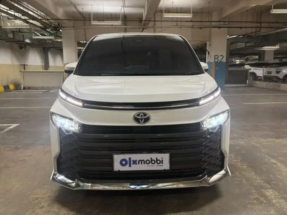 LOW DP Toyota Voxy 2.0 Bensin-AT 2024 HOO