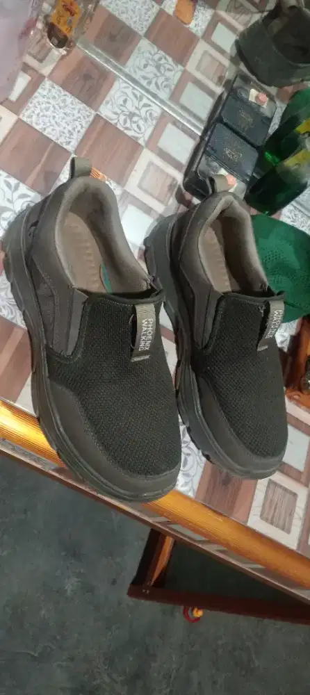 Sepatu Phoenix walking