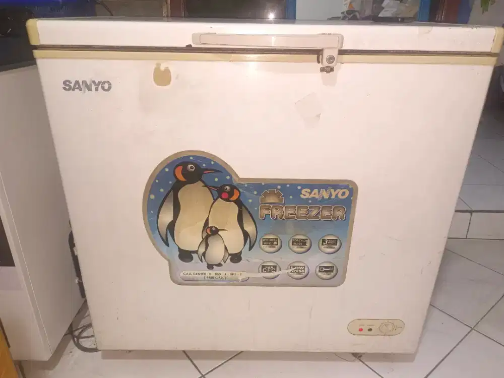 Frezeer Sanyo bekas