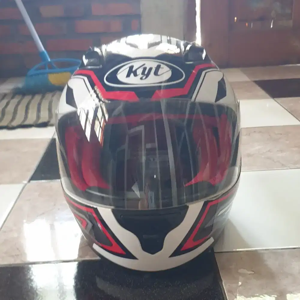 Jual helm kyt full face size M