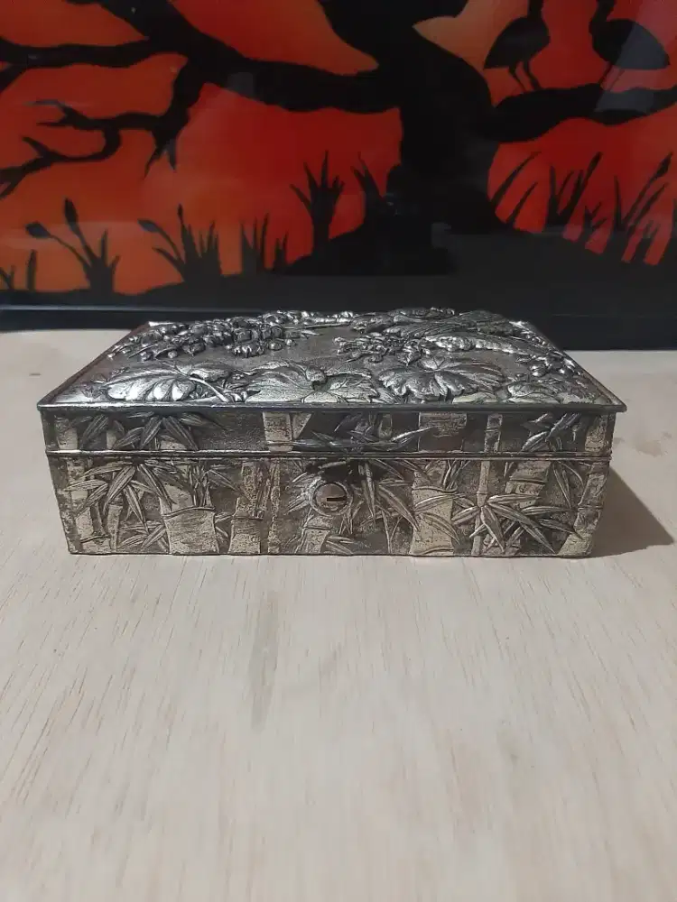 Tempat perhiasan antik