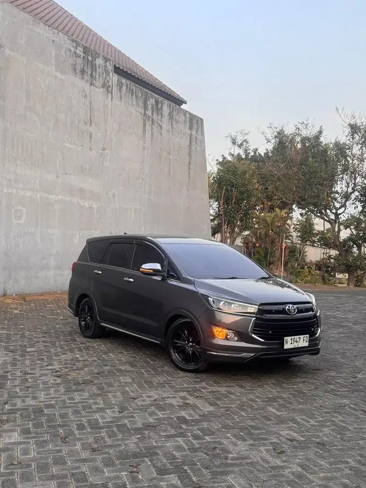dijual innova venturer