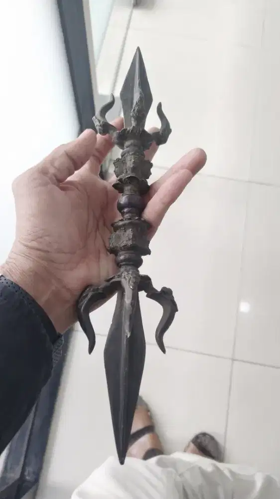 Pajangan koleksi 2 mata tombak