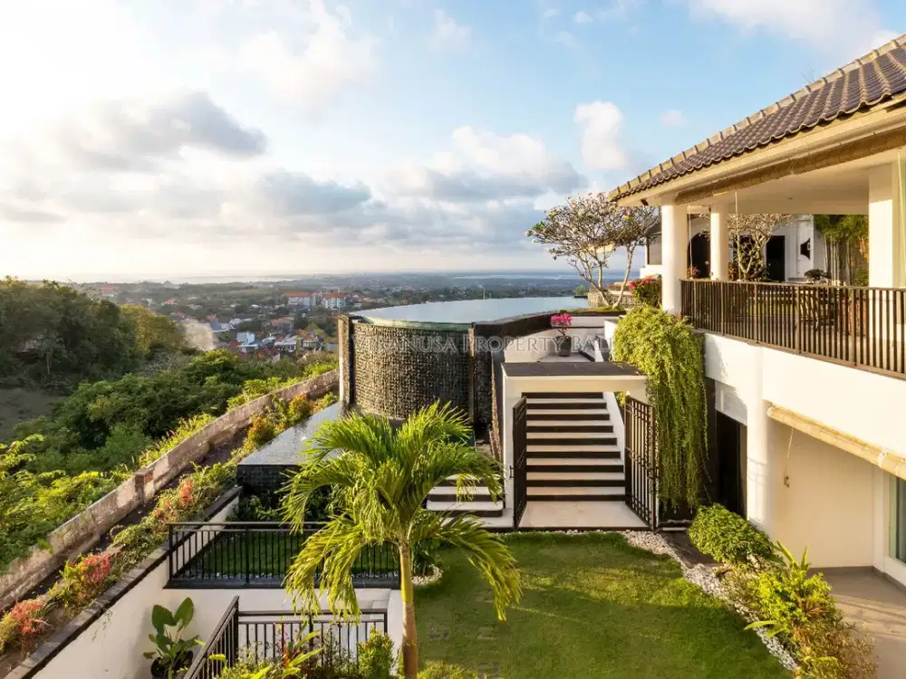 5-Bedroom Cliffside Villa with Panoramic Ocean Views and Two Swimming Pools in Bali