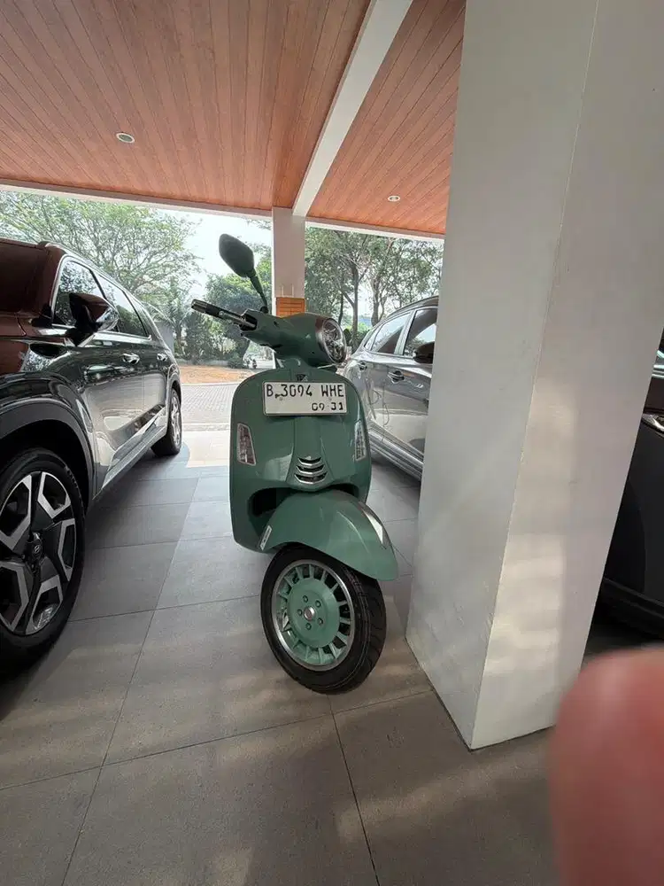 VESPA GTS 250 LIVREA 80 GREEN