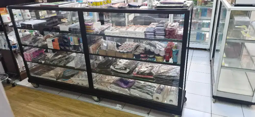 Etalase Aluminium kaca tebal 40x200, tinggi = 110cm