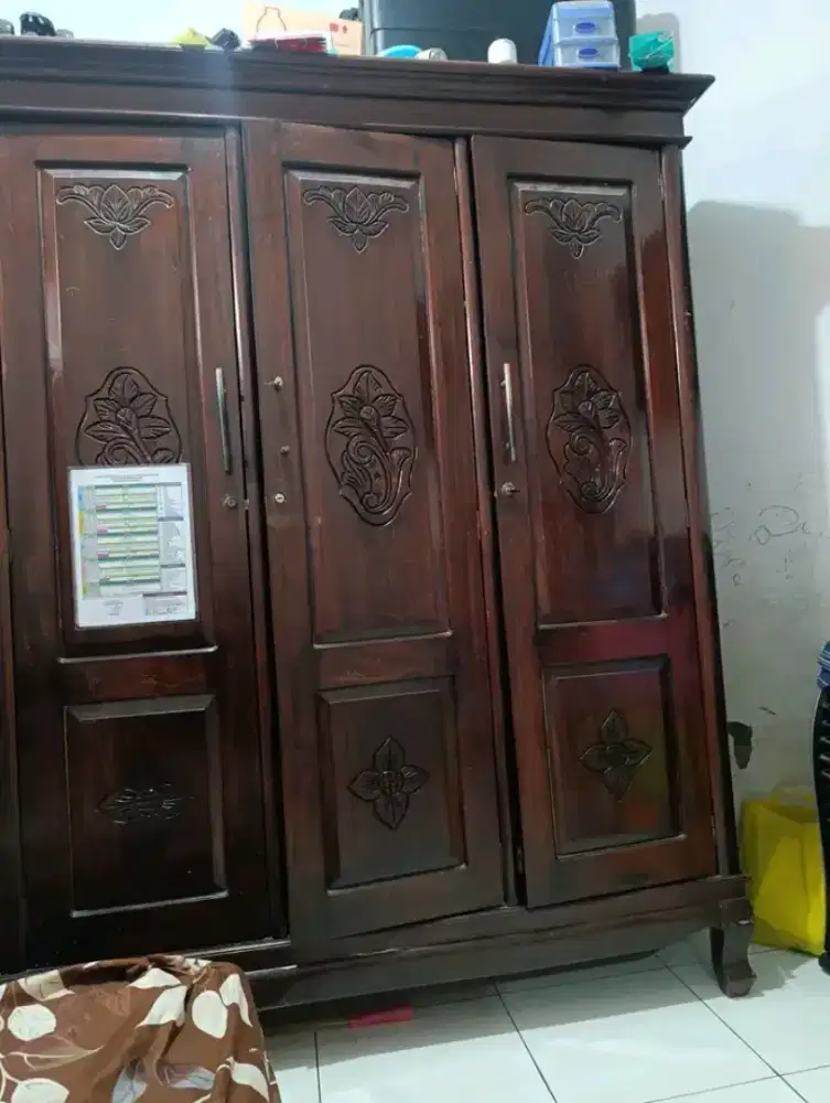 Lemari pakaian 3 pintu Layak pakai Normal pemakaian