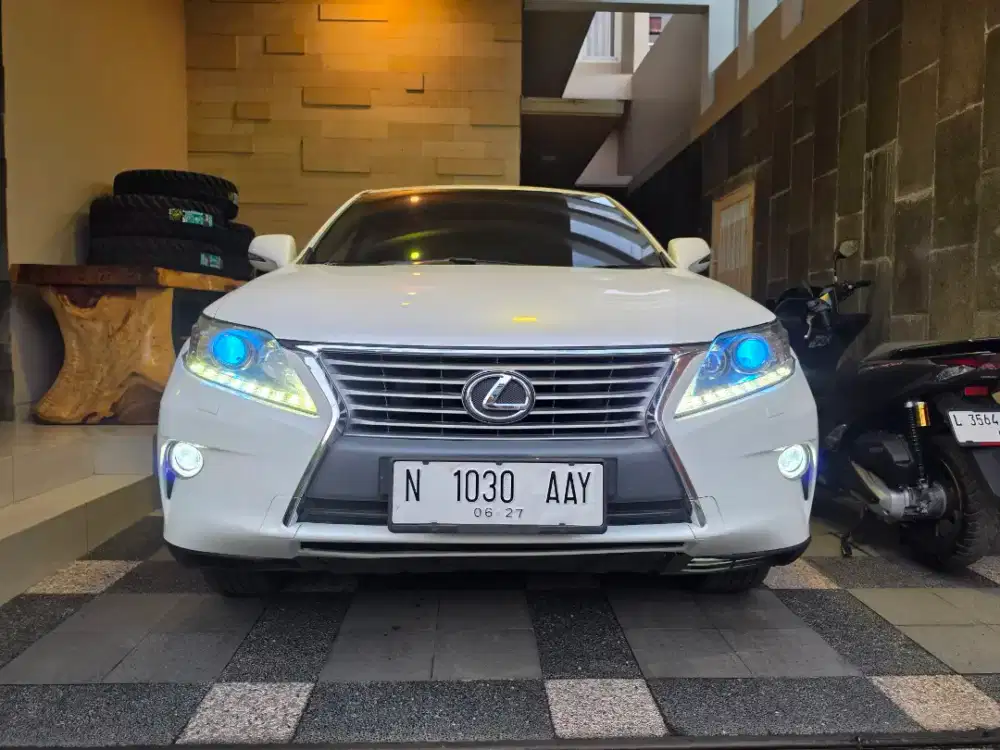 Lexus RX270 face lift model 2012 a.n sendiri N kota malang putih&hitam