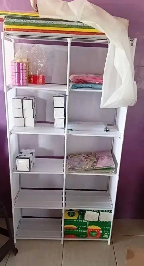 Lemari pakaian sederhana storage rack dengan tirai anti debu