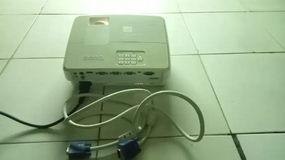 DIJUAL PROYEKTOR MURAH DAN SIAP PAKAI