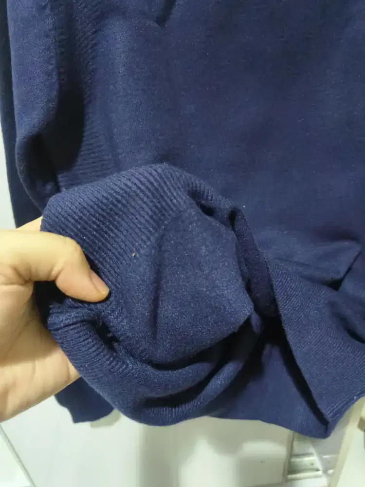 Sweater Biru Dongker