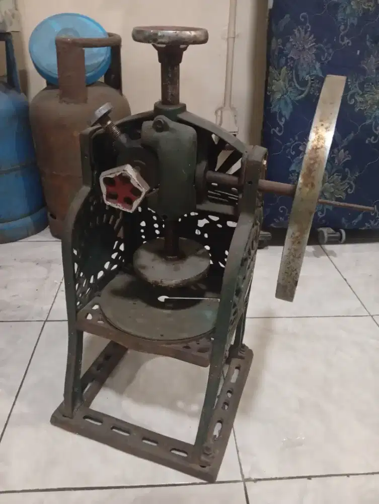 Mesin giling es batu
