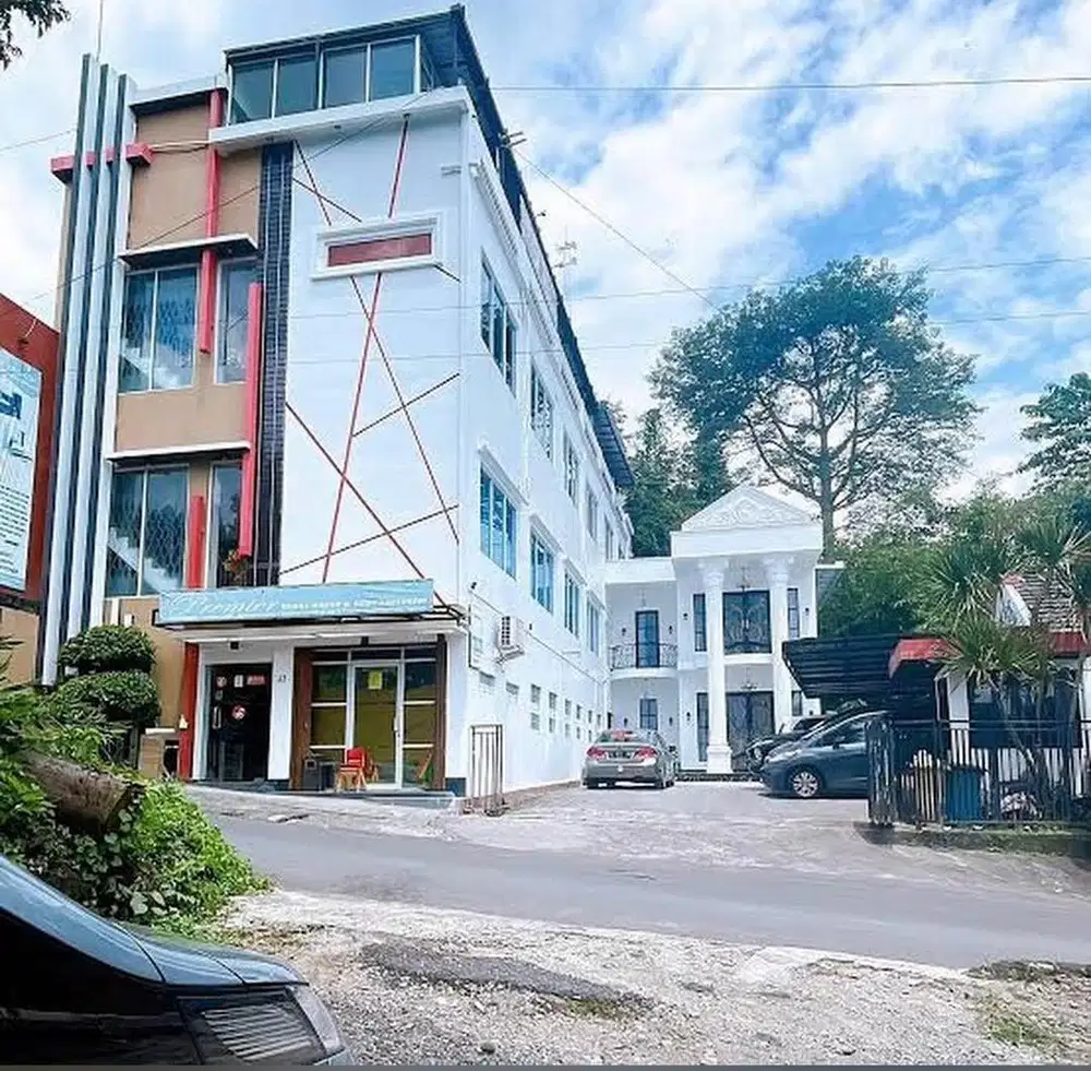 Dijual guesthouse dan rumah induk