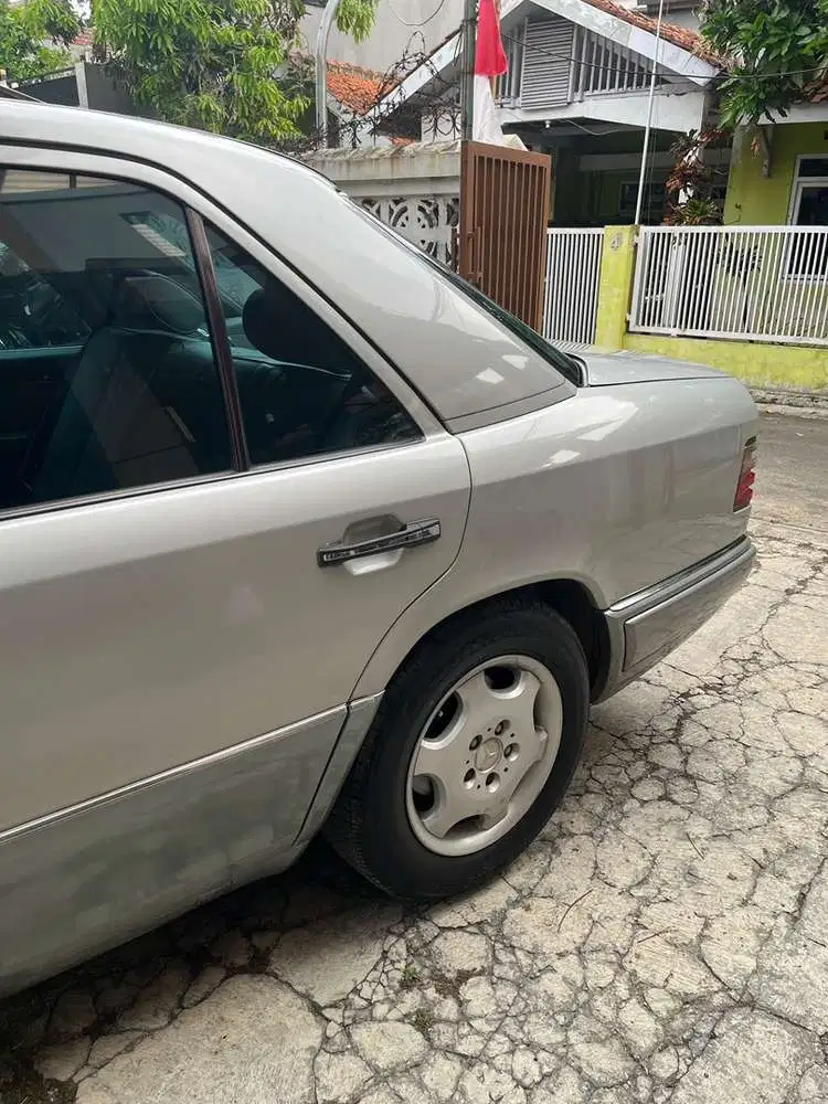Mercedes-Benz E320 1994 Bensin